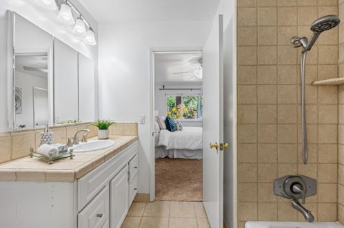 672 San Antonio Rd, Los Altos CA 94022-1245 exterior