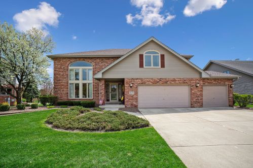 10731 Haas Dr, Palos Park, IL 60464-2555