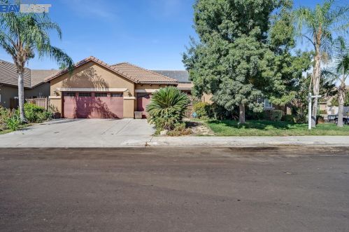 5911 Mono St, Fresno, CA 93727-5575