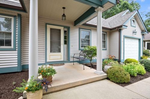 7 Crabapple Ln, Niantic, CT 06357-1257