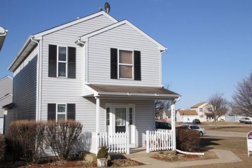 560 Timber Dr, Alden, IL 60033-7823