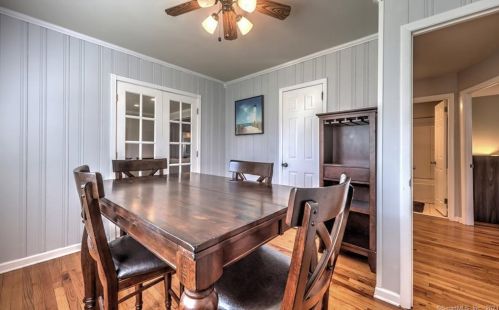 135 Rockledge Rd, Wallingford CT  06492-1813 exterior