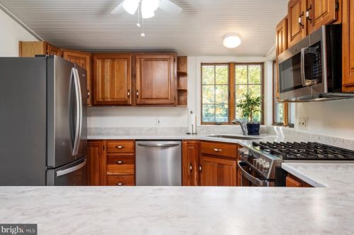 6482 Shady Side Rd, Shady Side MD 20764-9715 exterior