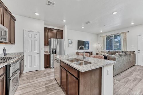 21543 59th Pl, Denver CO  80019-6614 exterior