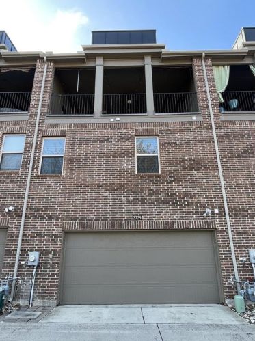 2729 Troutt Dr, Carrollton TX  75010-4255 exterior