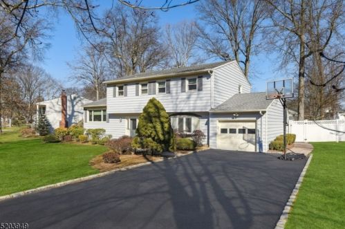 33 Westminster Dr, Parsippany, NJ 07054-4062