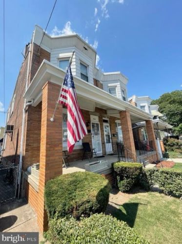 7044 Hegerman St, Philadelphia, PA 19135-1911