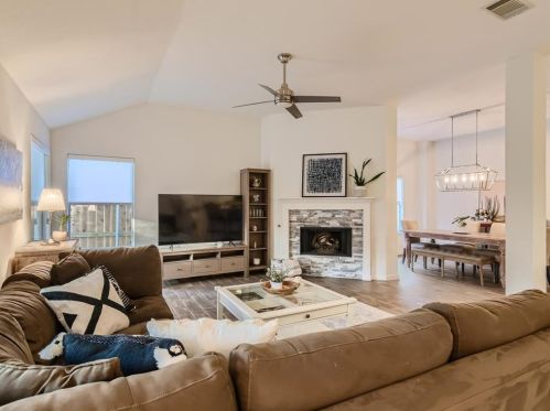 8532 Copano Dr, Austin TX  78749-3890 exterior