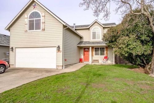 11 Grace St, Lebanon, OR 97355-4600