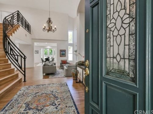 16648 Oak View Ct, Van Nuys, CA 91436-1900