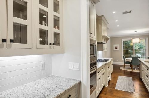 2574 Ashford Rd, Atlanta GA  30319-3204 exterior