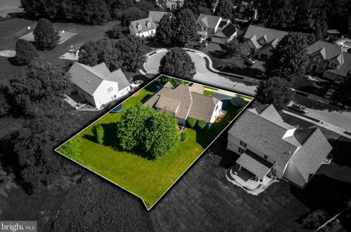 544 Bald Eagle Ct, Lancaster PA  17601-1180 exterior