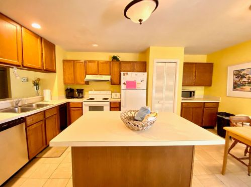 5 Ocean Park Ct, Isle Of Palms, SC 29451-2244