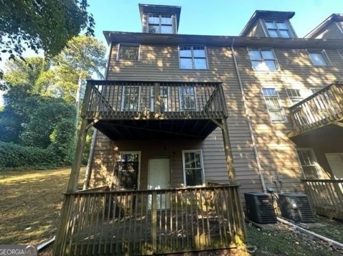 4898 Pinnacle Dr, Stone Mountain, GA 30088-2374