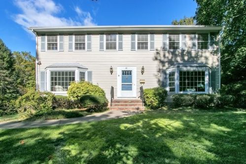 41 Sheri Dr, Allendale, NJ 07401-1129