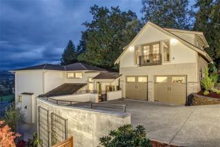 1660 Pine View Dr, Bellevue, WA 98027-8670