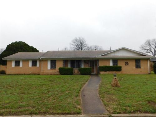 1807 King Cole Dr, Waco, TX 76705-2752