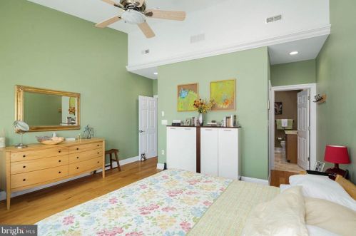 809 20 St, Philadelphia PA 19130-2025 exterior