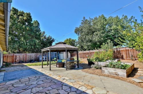 1025 Stimel Dr, Concord CA  94518-3948 exterior