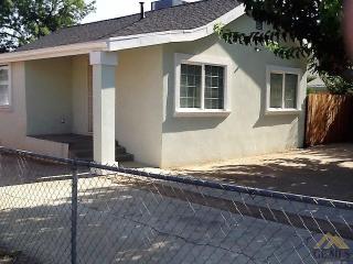 524 4th Ave, Arvin, CA 93203-1004
