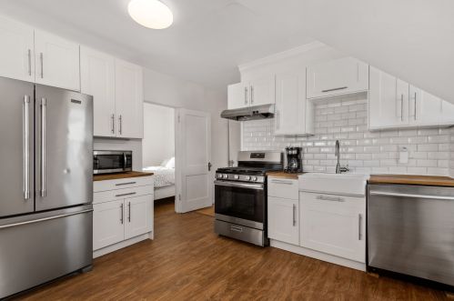 5917 Eastwood Ave, Chicago, IL 60630-3104