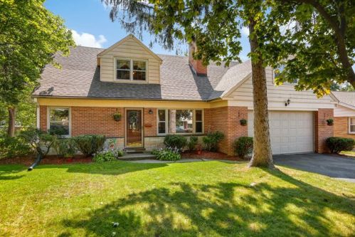 348 Jocelyn Pl, Highwood, IL 60040-1511