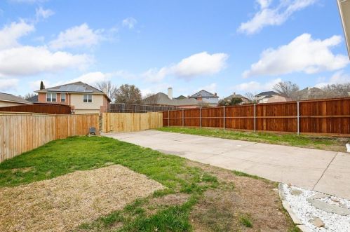 2749 Carmel Dr, Carrollton TX exterior