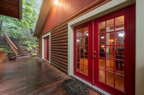 925 Hawkeye Trl, Rabun Gap, GA 30568-0031