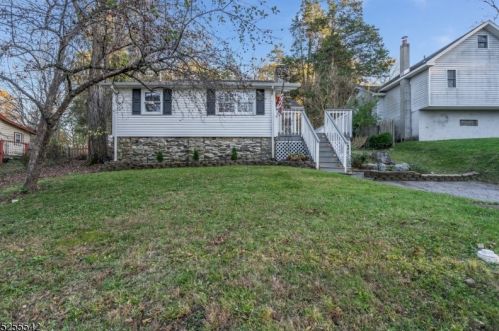 1 Ridge Cir, Fredon, NJ 07860-9781