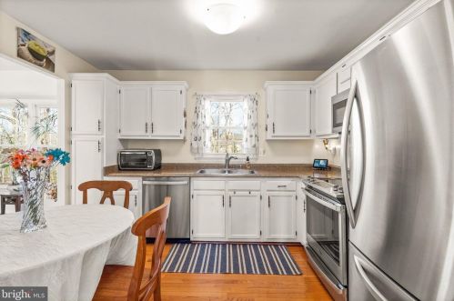 7909 Pebble Brook Ct, Springfield VA  22153-2618 exterior