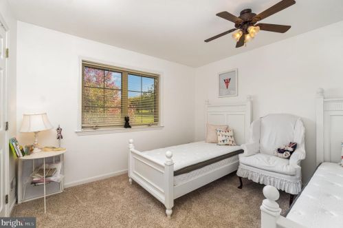 691 Royal View Dr, Lancaster PA  17601-2874 exterior