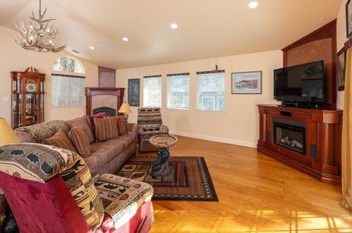 10140 Olympic Blvd, Truckee CA  96161-1701 exterior