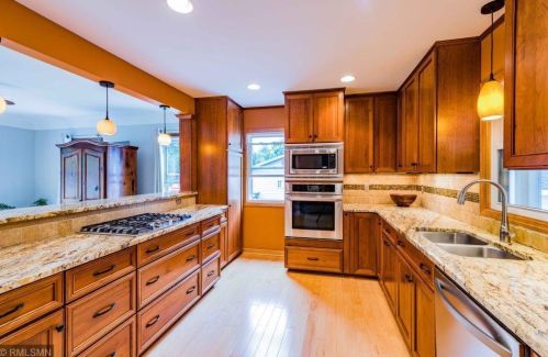 7584 Groveland Rd, Saint Paul MN  55112-3802 exterior