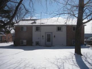 208 Pinecrest Rd, Lemont IL  60440-2157 exterior