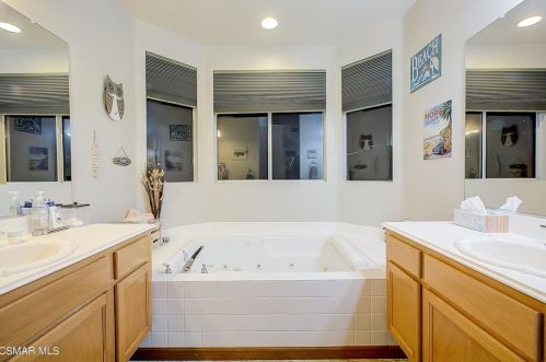 1267 Fitzgerald Rd, Simi Valley CA 93065-4480 exterior