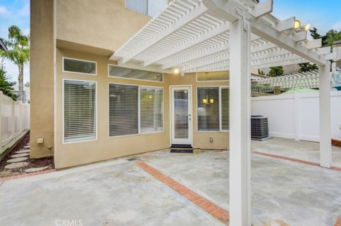 949 Lone Pine Ln, Anaheim CA  92808-2309 exterior