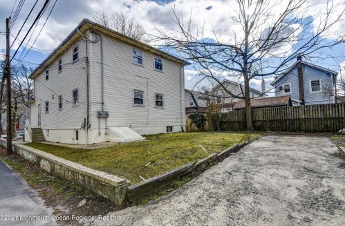 1105 Comstock St, Tinton Falls NJ 07712-5815 exterior