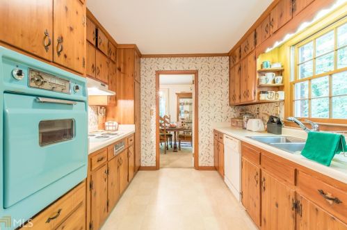 2408 Meadow Lark Dr, Atlanta GA  30344-4026 exterior