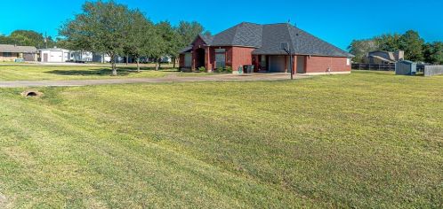 6908 Westgate St, Wallis, TX 77485-8735