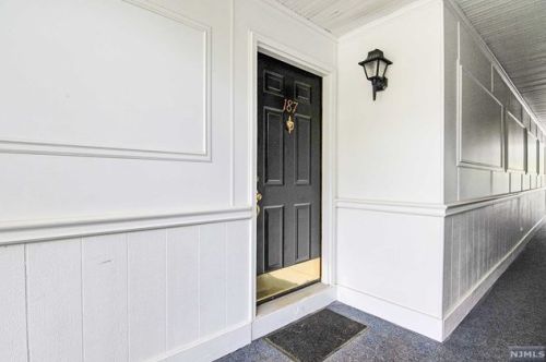 187 Larch Ln, Mahwah, NJ 07430-2069