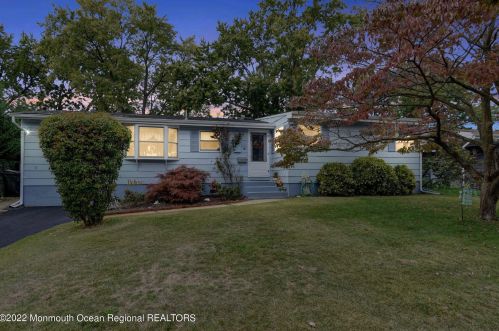 69 Fleetwood Dr, Hazlet, NJ 07730-2316