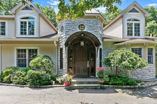 17 Carrington Dr, Greenwich CT  06831-3119 exterior