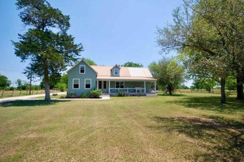 715 Depot, Novohrad, TX 77975-4717
