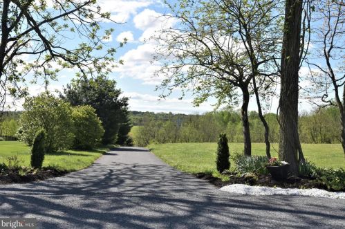 228 Garfield Rd, New Schaefferstown, PA 19506-9516