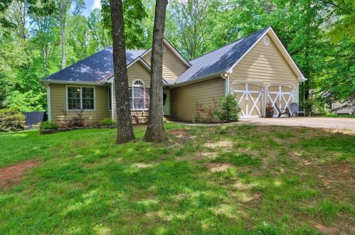 2840 Autumn Dr, Holly Springs, GA 30115-2989