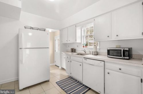 1626 Oakview Dr, Silver Spring MD 20903-2243 exterior