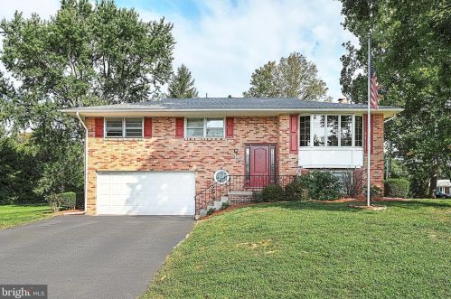 2139 Dorwood Dr, York, PA 17315-3629