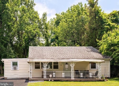 71 Theresa St, Trenton, NJ 08618-1528