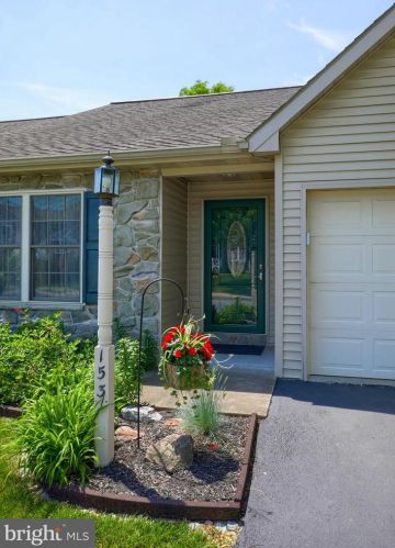 153 Wyneberry Dr, Ephrata, PA 17522-2688