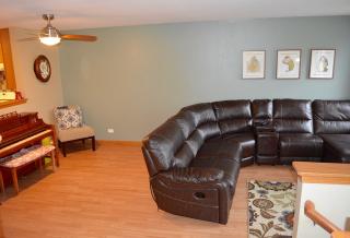 879 Clover Ln, Pingree Grove IL  60140-9116 exterior